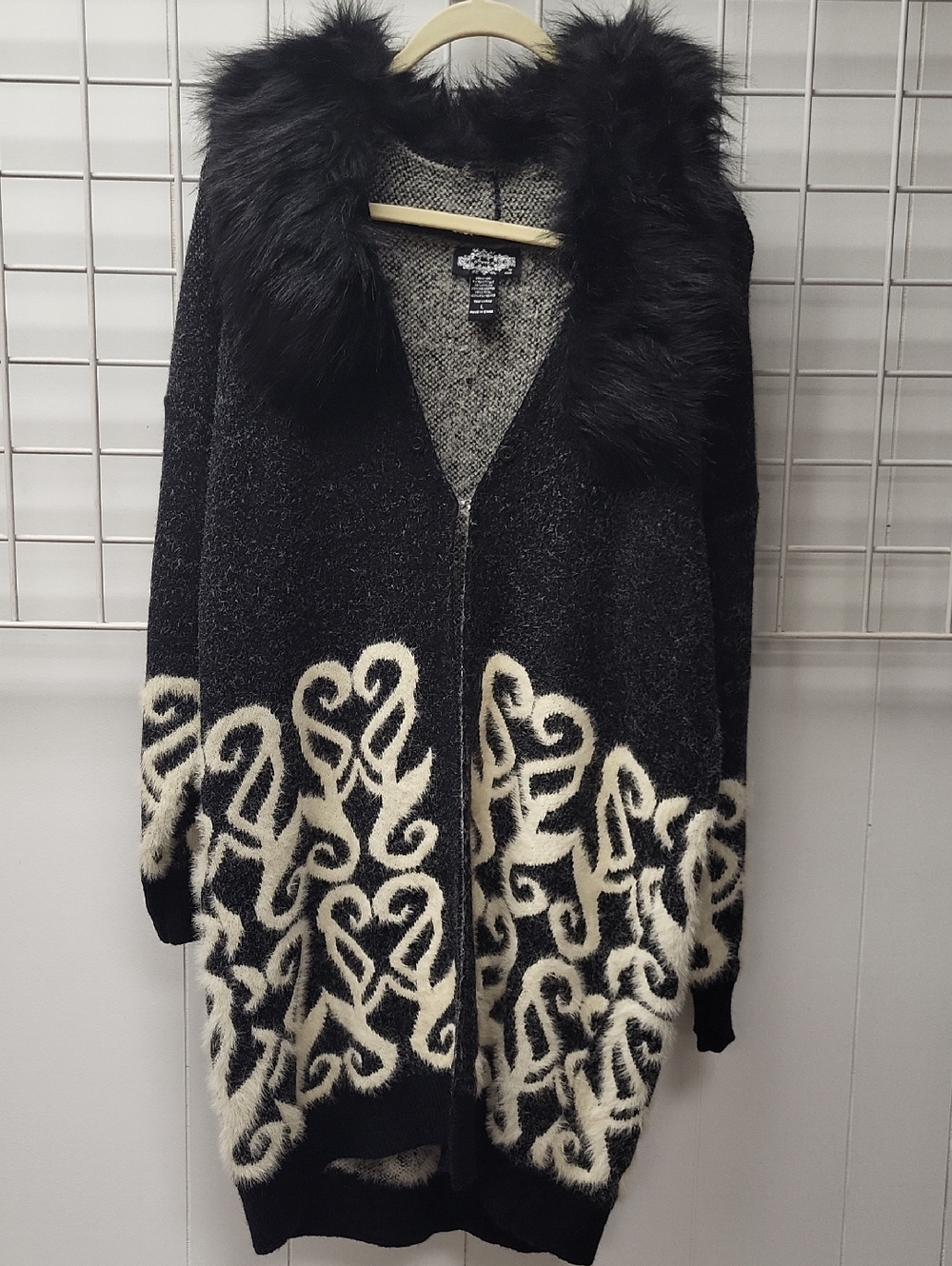 OLIVER O. Black and Cream Knit Cardigan, SIZE L